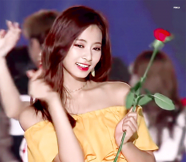 twice 成员周子瑜有哪些惊为天人的瞬间?