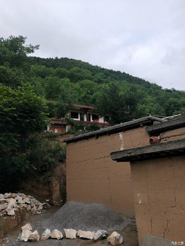 爱车远景陪我上山转亲戚,让大家感受一下大山里的美