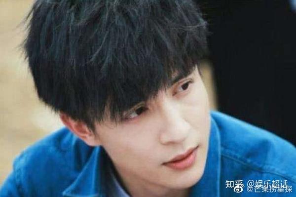薛之谦晒晚安照被薛之谦的怼脸拍帅到了