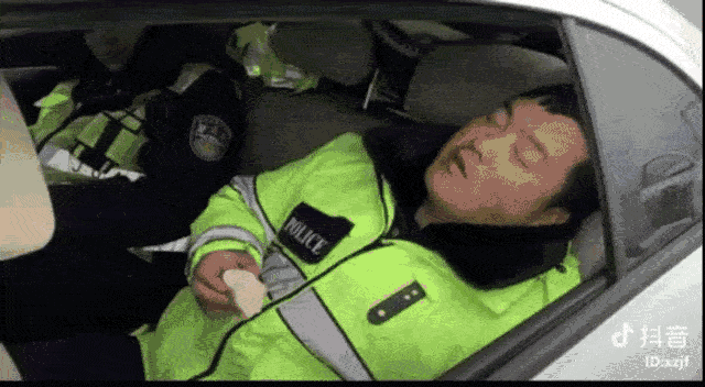 抖音上点赞800万的中国警察:原来这世上真的有超级英雄