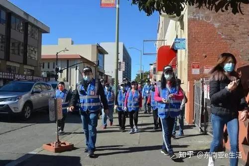 国际通用报警手势是假的海外遇困难到底如何求助