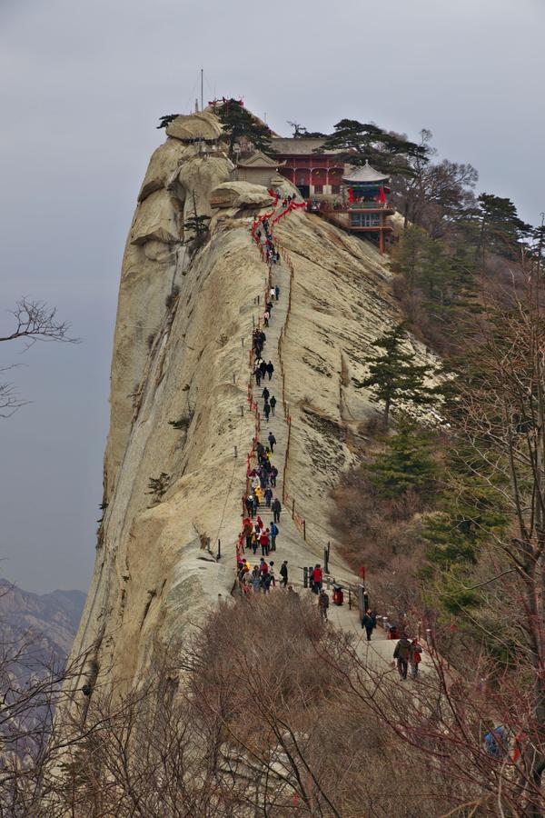 泰山,华山,衡山,恒山和嵩山(五岳),黄山,庐山等,哪座山最值得去?