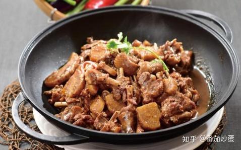 大湾网美食:广东特色美食焖鹅,皮薄肉嫩美味可口,当地人的美味佳肴