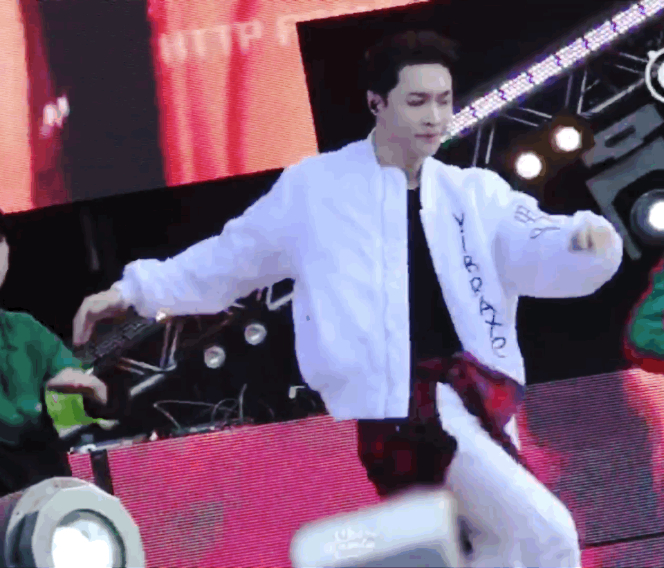 张艺兴的哪个照片/gif/视频让你觉得