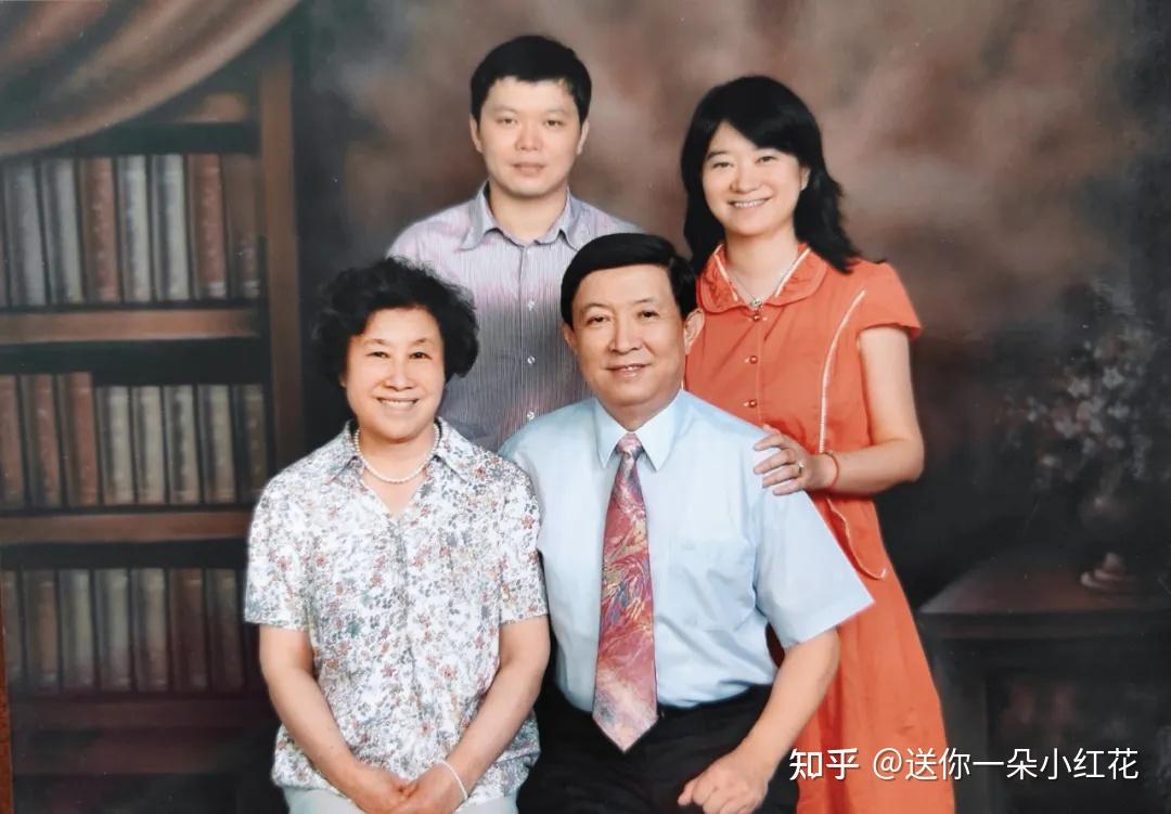 徐冠华一位草根部长的青春乐章