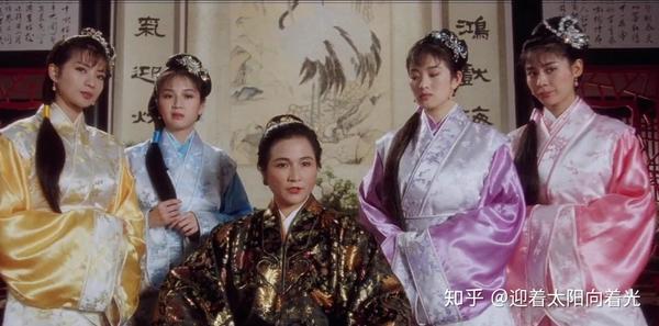 郑佩佩在《唐伯虎点秋香》饰演华夫人
