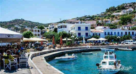 christos raches是希腊伊卡利亚岛上的一个300人小村庄,从雅典搭渡轮