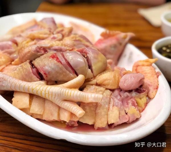 骟鸡就是阉割过的公鸡,肉比普通鸡更嫩