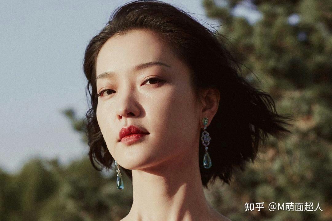 女生方脸剪什么发型好(女大方脸适合什么发型)