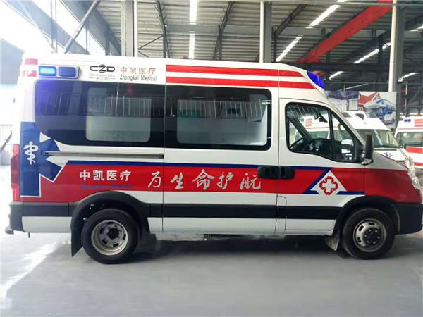 南京依维柯救护车厂家 长轴高顶救护车 卧铺款救护车报价多少