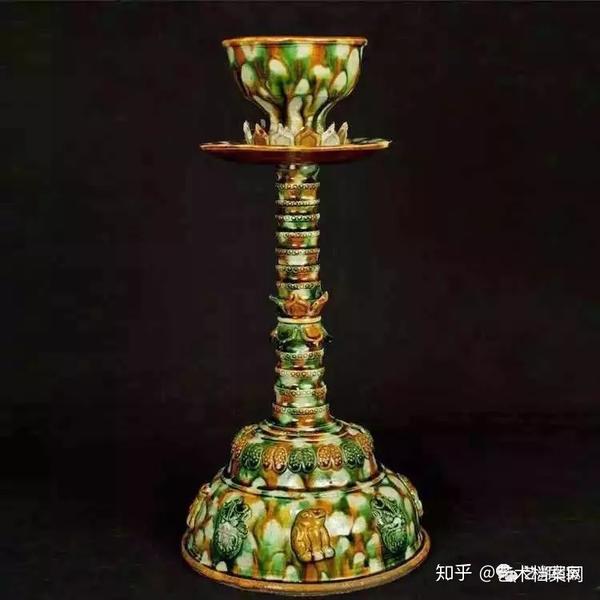 唐三彩是中国古代陶瓷烧制工艺的珍品,全名唐代三彩釉陶器,是盛行于