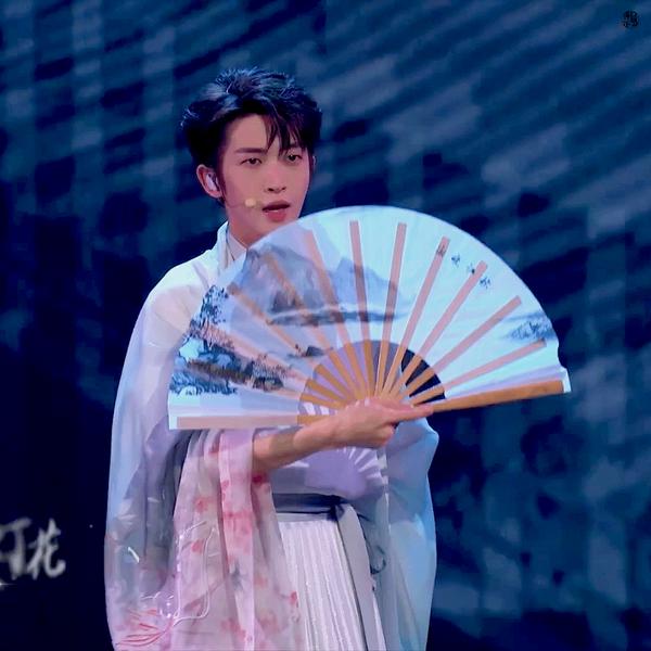 北京春晚国风美少年刘宇携手苏小妹跨次元秀国风