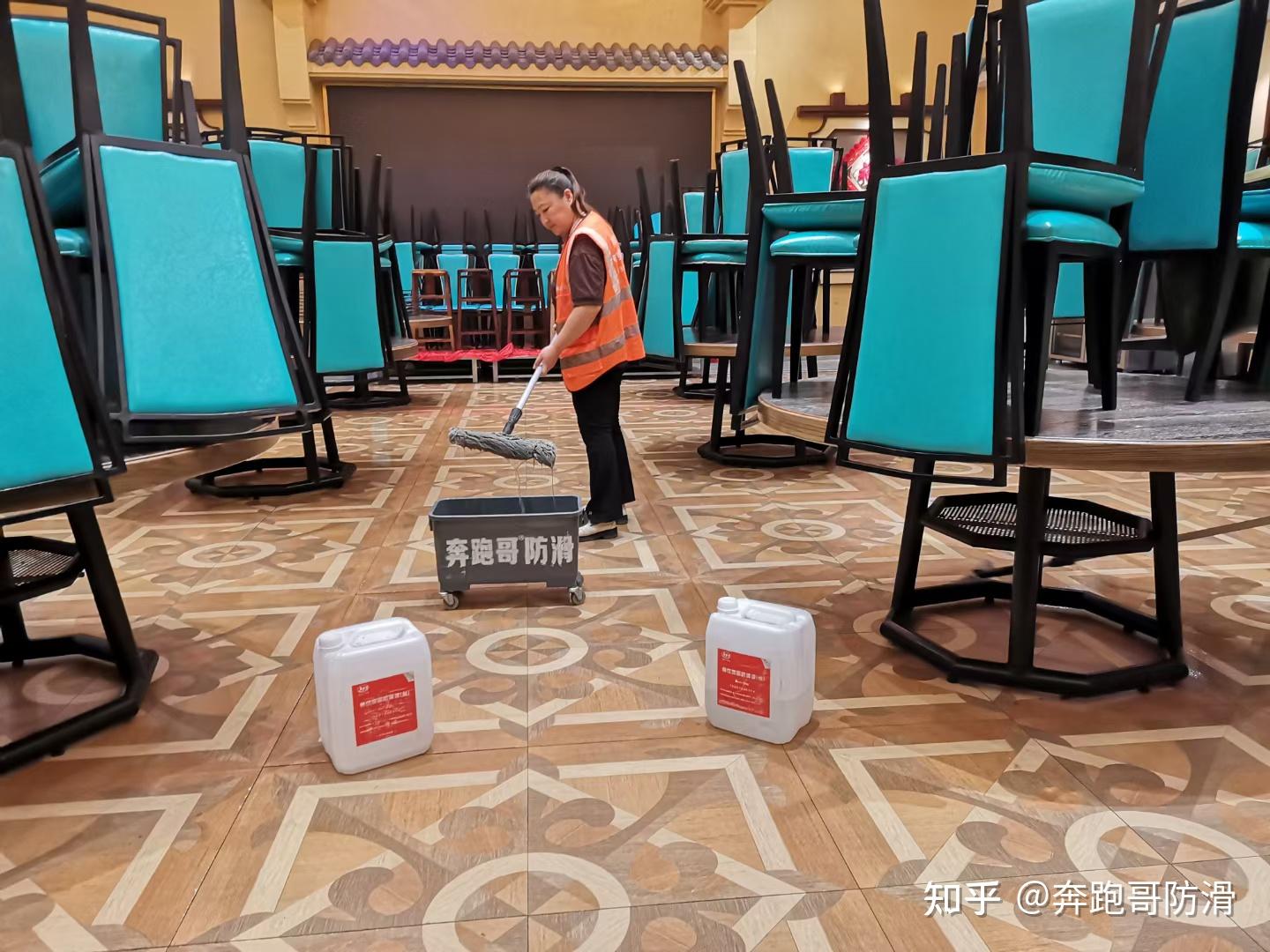 奔跑哥瓷砖防滑液靠谱吗卫生间地面防滑方法