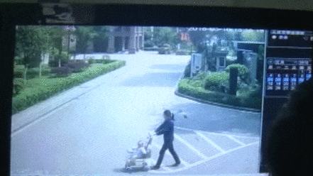 过去我们对高空坠物的意识很淡泊,没有认识到事情的严重性,家里的阳台