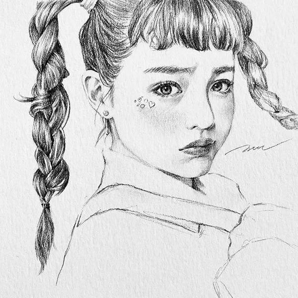 速写女生头像韩国插画师gogoillust的作品欣赏