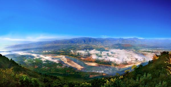 (潞江坝的"一山一江一坝"地理格局)