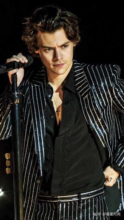 哈里斯泰尔斯世界上着装最考究的男人之一绝非浪得虚名