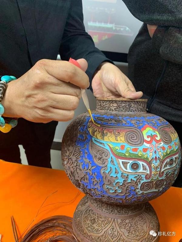 景泰蓝第一人张同禄之子张氏景泰蓝传承人张旭老师莅临珍礼亿方