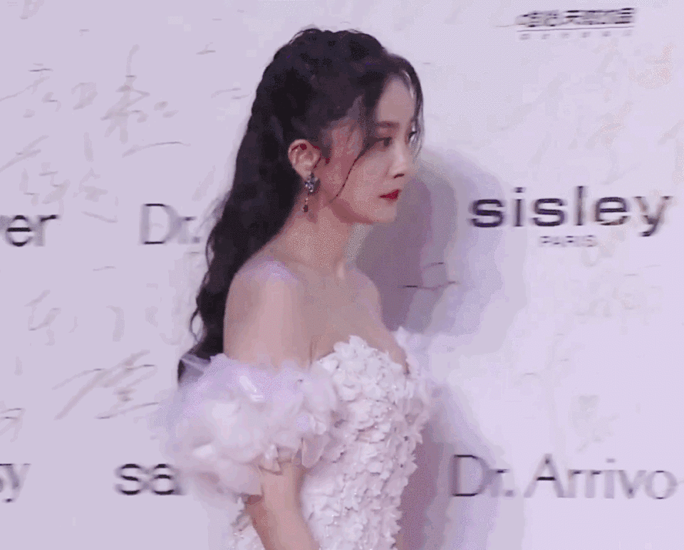 elle风尚大典争奇斗艳唐嫣优雅钟楚曦风情万种杨幂表情管理一秒变甜美