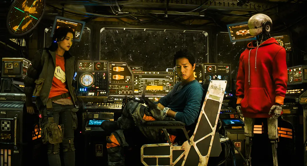 韩国首部太空科幻大片《胜利号》上映,宋仲基金泰梨主演,特效拉满