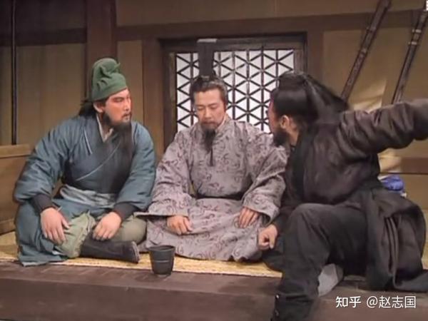 还是新版的《三国演义》拍得好,因为老版的就跟真的一