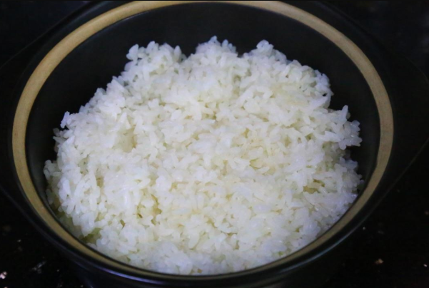 焖米饭时直接加水是大错特错牢记3点米饭更香软粒粒分明