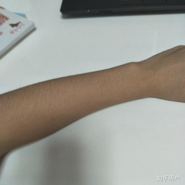 男生看到有腿毛的女生是什么感受?