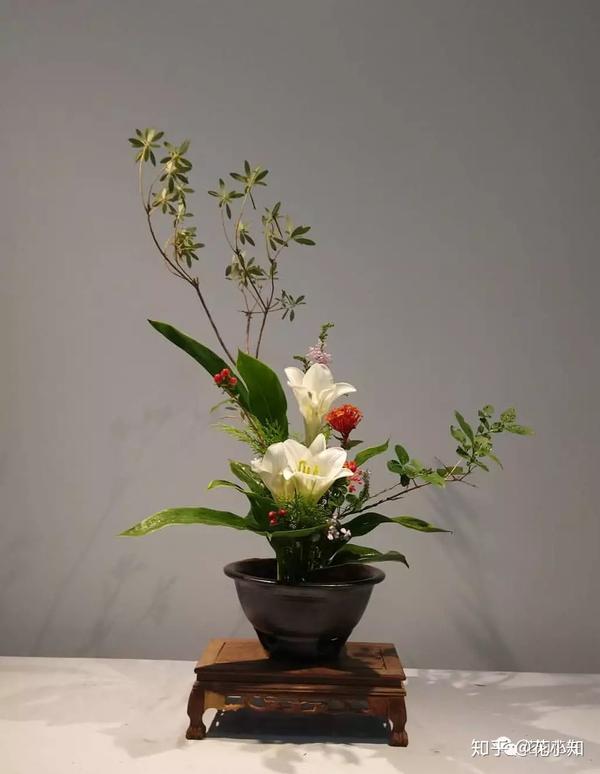 东方式插花 oriental flower arranging 百合在我国作为观赏花