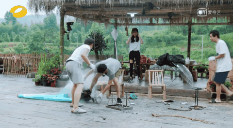 在《向往的生活2》中,彭彭可能不是很爱表现自己,也是因为对自己的