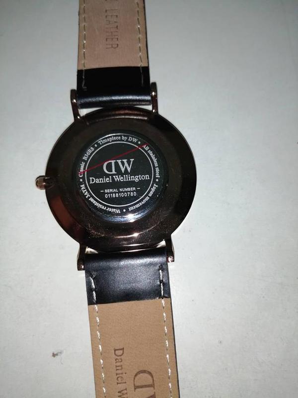 2、如何更换dw手表的电池？：dw手表需要装电池吗，dw手表要不要装电池？