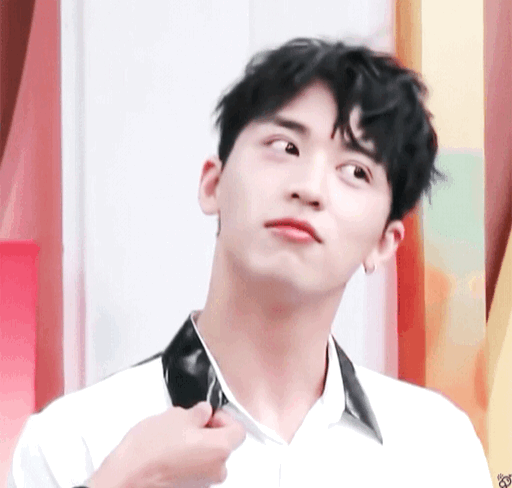 许魏洲 我觉得他的眼睛大而且有灵气 不接受批评 不接受杠精