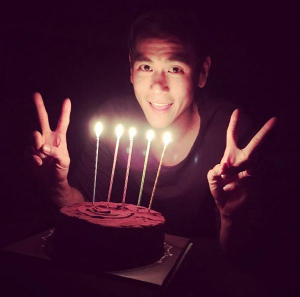 这是我和我男朋友一起过生日的时候的照片 怎么样?羡慕吧?