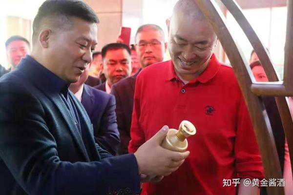史玉柱先生刘伟总裁一行到黄金酱酒酒厂视察指导工作规划未来发展