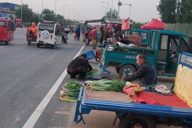 摆地摊可以挣钱多花钱少农村人乐了