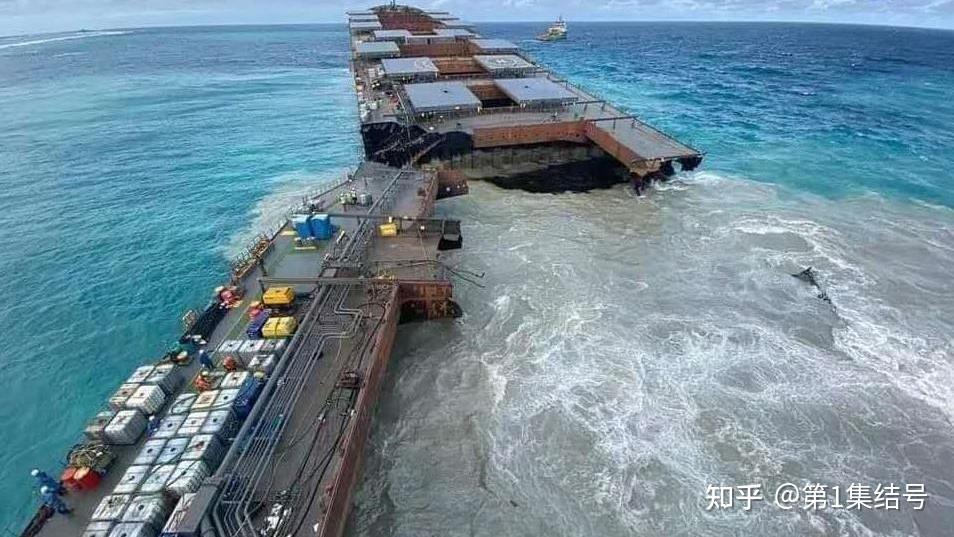 日本港口出事了1艘货船突然断裂21人命悬一线中国火速行动