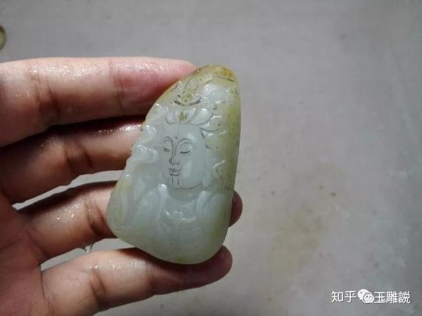 一张脸也能体会到无限的玉雕之美和乐趣; 观音开脸重表情, 表情关键