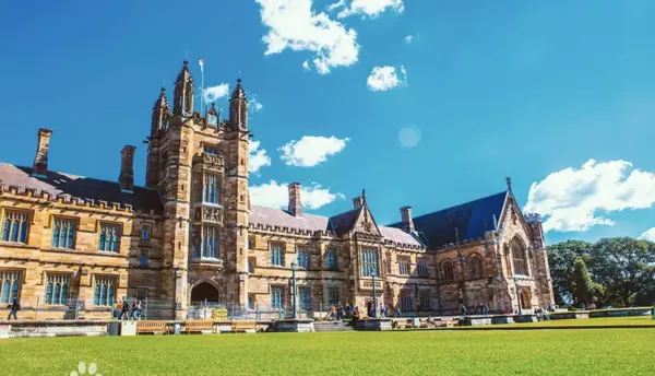 悉尼大学校园一角 悉尼大学(the university of sydney),始建于1850