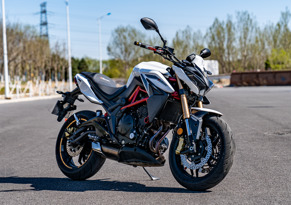 川崎原装进口发动机香不香?光阳krider400测评——中国摩托车联合测评