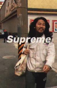 就是当下最火热的"万物皆可supreme"的标配,不管你原本视频多土多low