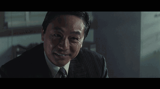 弱点好赌,被大哥抓了现行. 阿豪问: