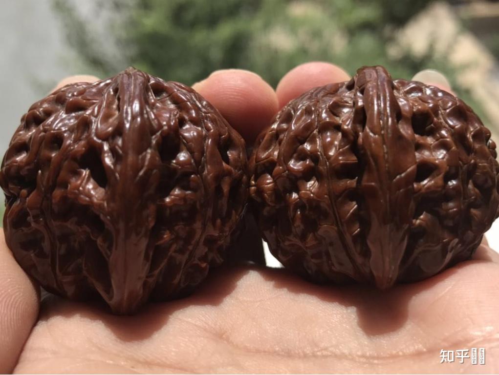 盘核桃为什么那么黑我是个新手然后朋友给我买个核桃看起来有点黑还用