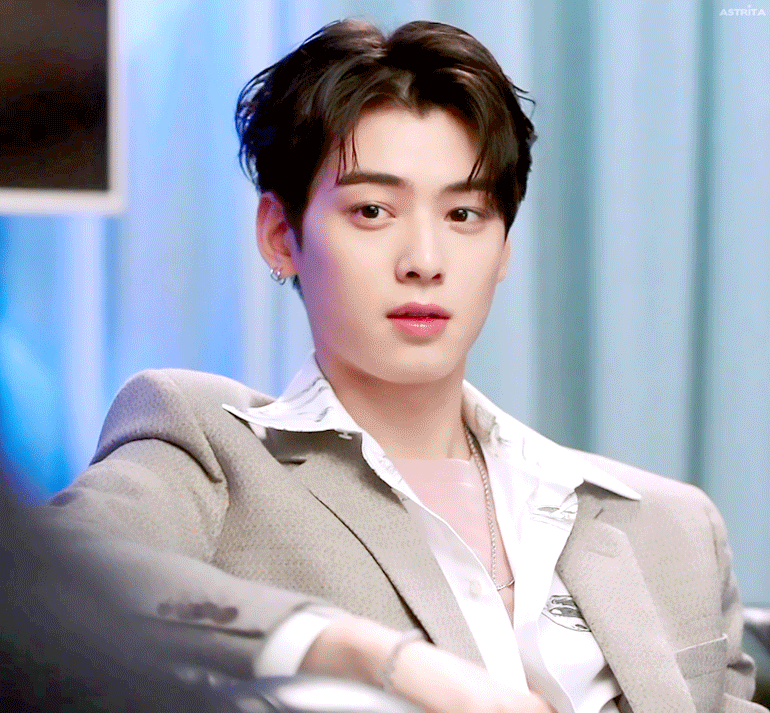 车银优小哥哥真的是可甜可盐,特别喜欢银优的笑容,笑起来人特别治愈