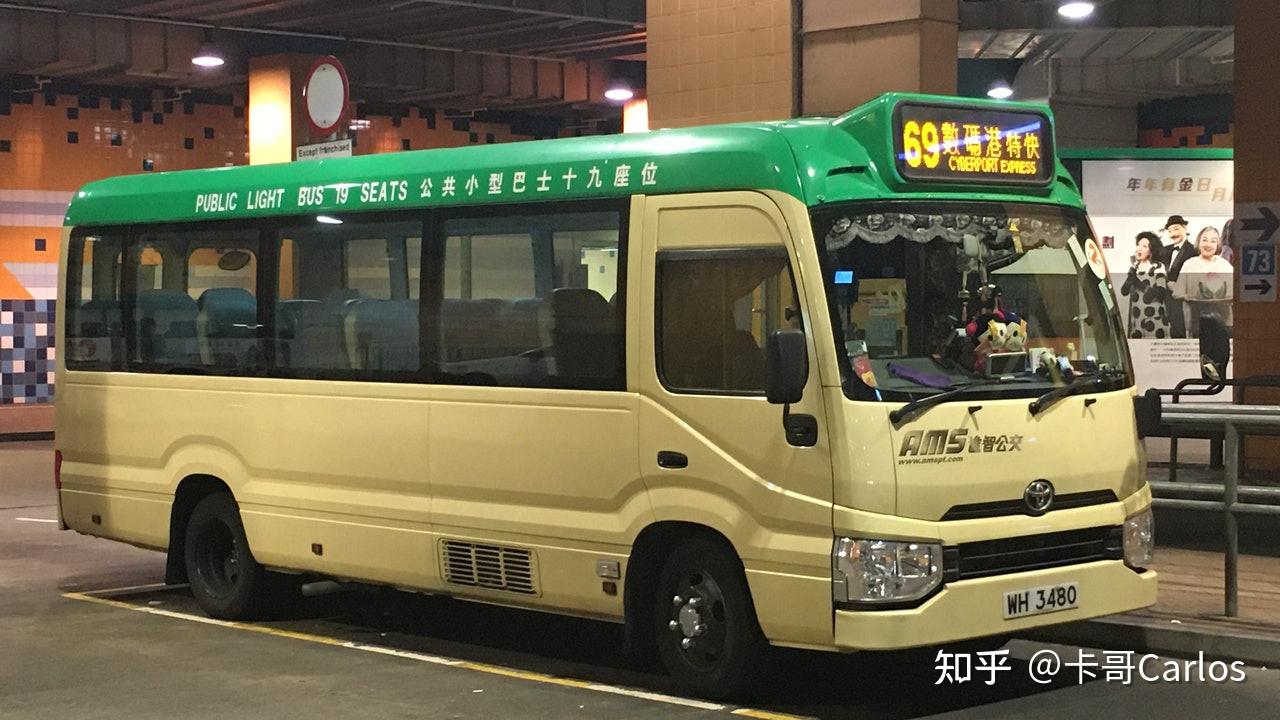 在香港街头,随处可见双层大型巴士跟最多载客19人的小型巴士.