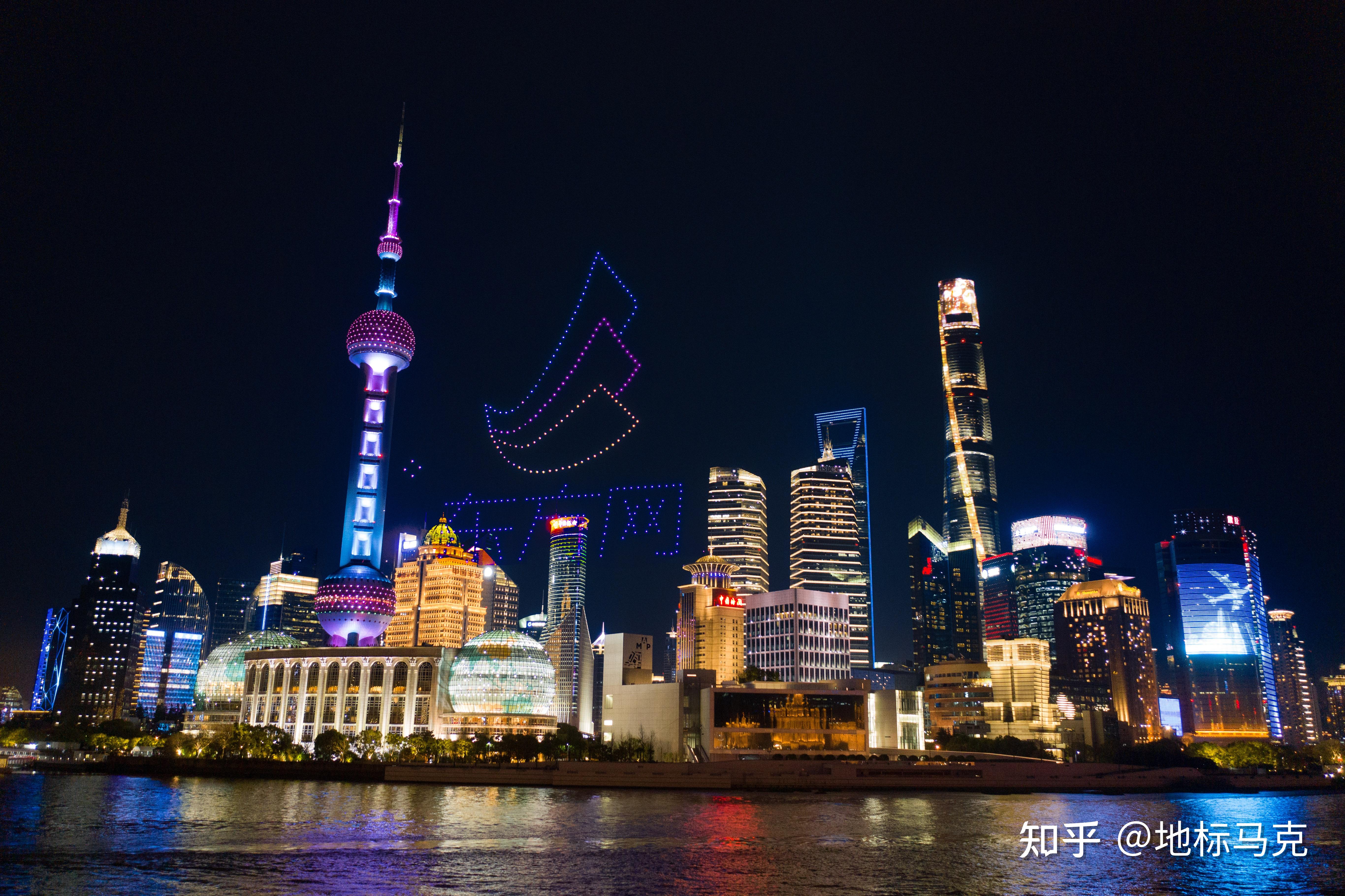 地标马克点亮东方明珠地标广告无人机灯光首秀