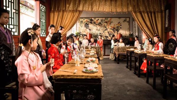 史太君两宴大观园,金鸳鸯三宣牙牌令.图/《小戏骨之红楼梦》