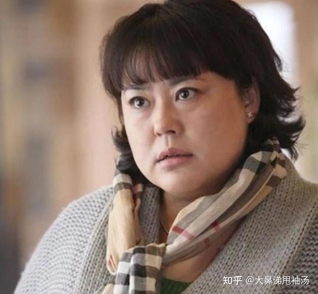 演员李菁菁自曝患癌退圈后嫁小21岁老公转战直播被曝诈骗千万