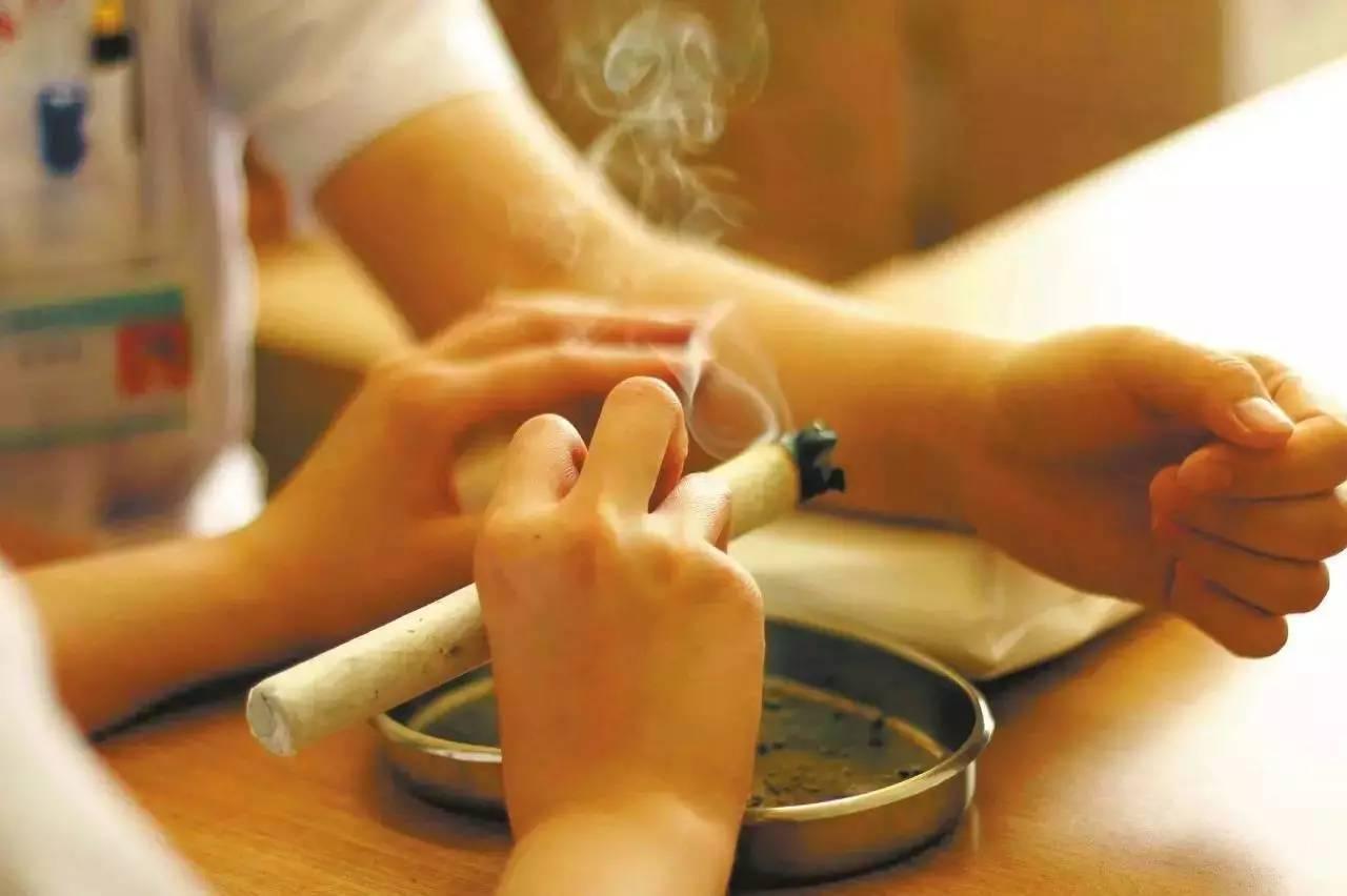 你知道艾灸肚脐的六大功效吗?