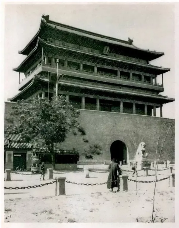 1921年,正阳门城楼南面观帝庙