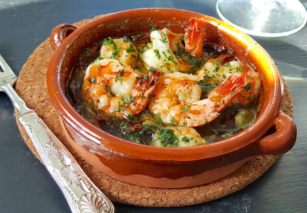 西班牙油蒜大虾 gambas al ajillo.西班牙tapas必点,酒馆里的人气王.