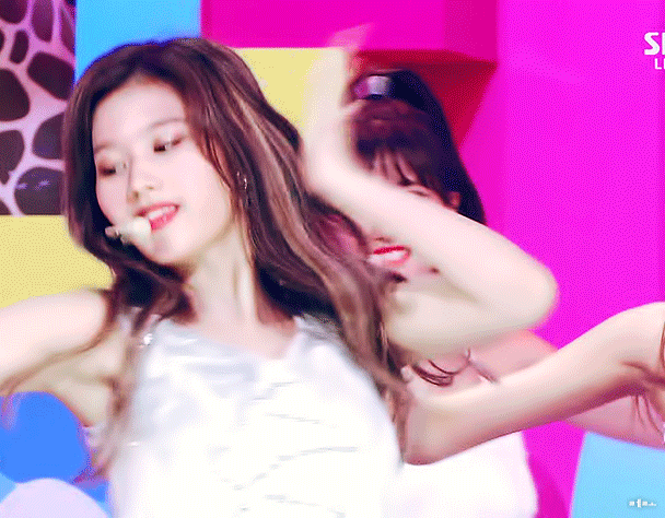 韩国女团成员有哪些惊为天人的瞬间?